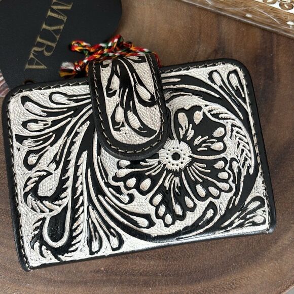Myra Prairie Meadows Wallet in Frosted Ebony - Picture 3 of 8